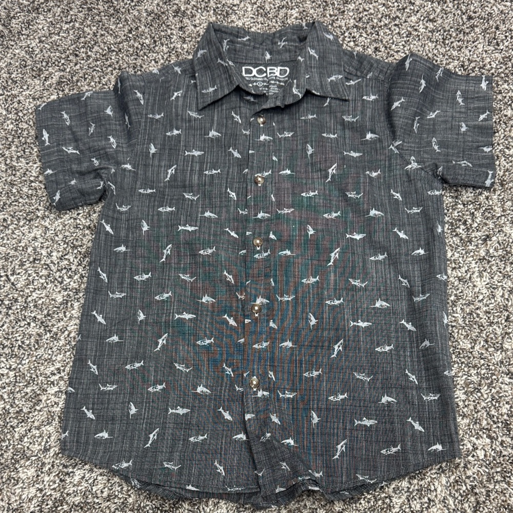 Like new Boys' Charcoal Shark-Print Short Sleeve Button-Up Shirt